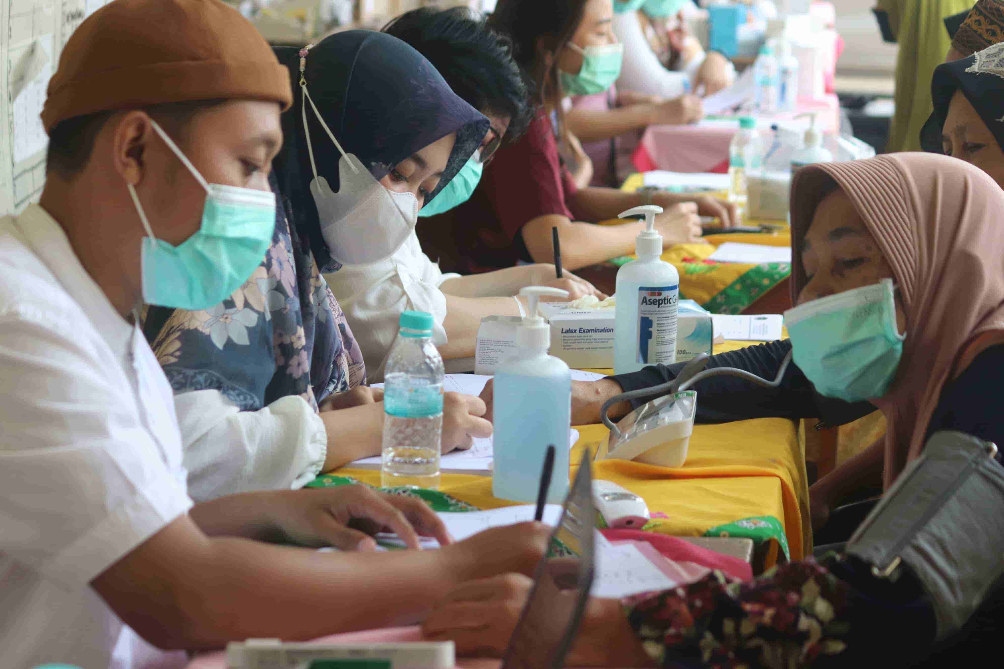 Indonesian community health screening in action. Photo: © Unsplash