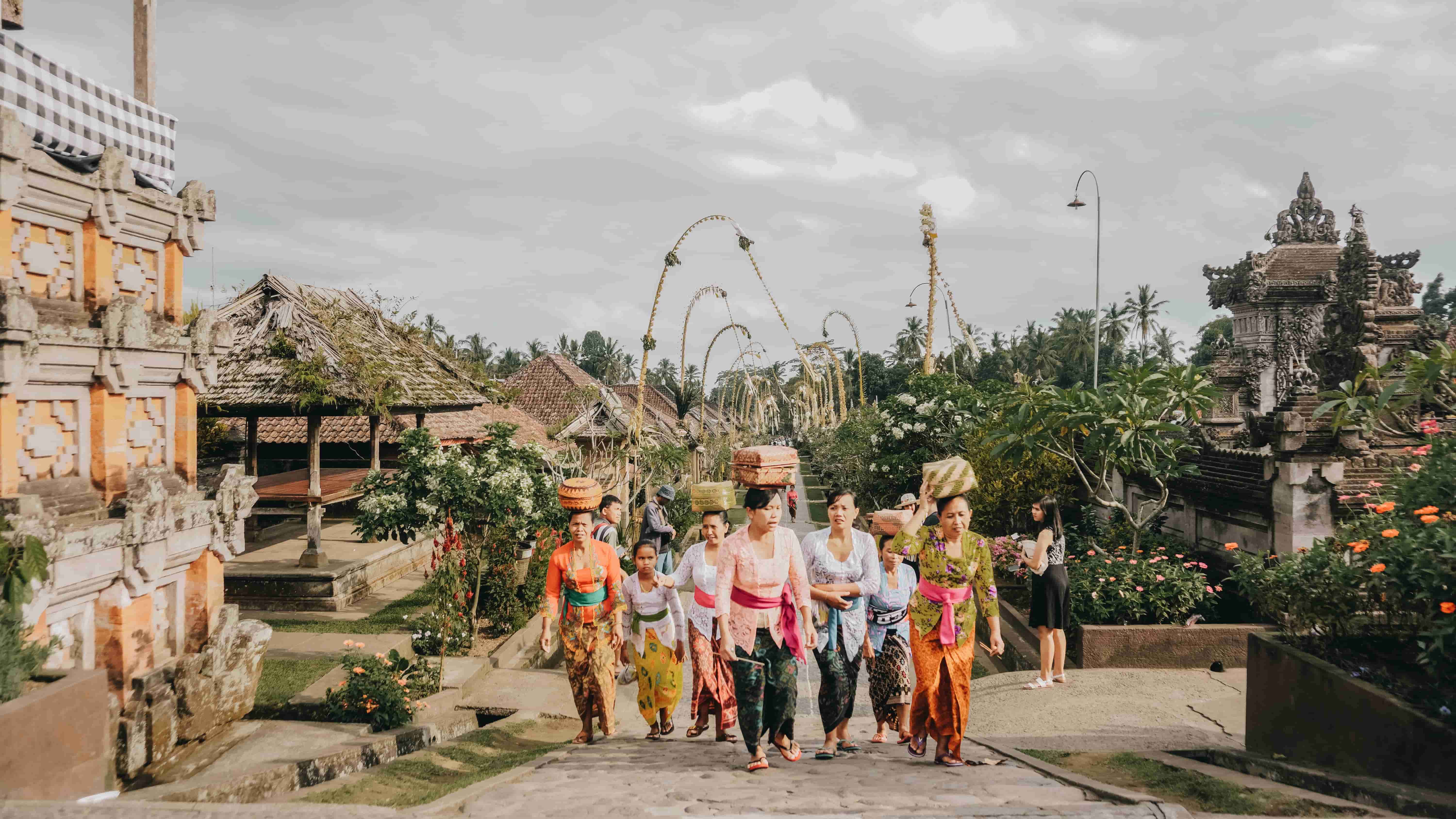 Balinese women in a ceremonial procession. Photo © Unsplash