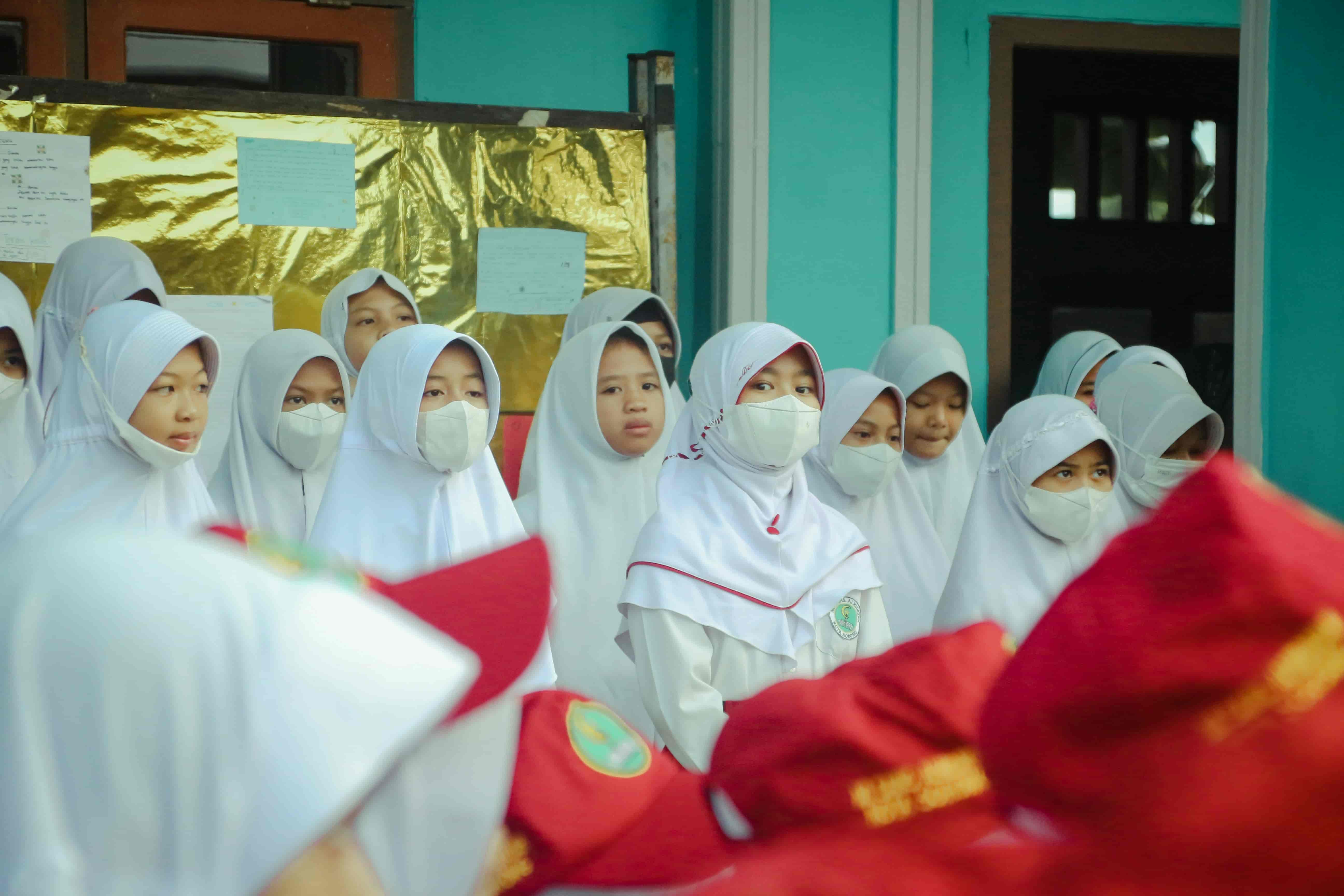 Indonesian school students during covid. Photo: © Unsplash